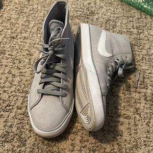 slight grey nike shoes sized 8.5 barely worn